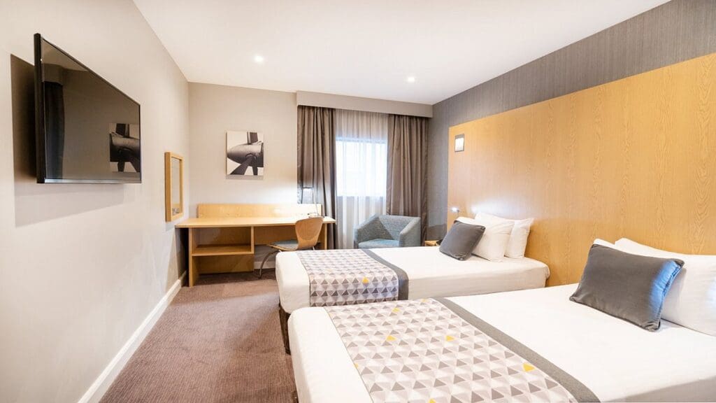 holiday inn luton airport bedroom the professional traveller