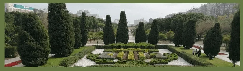 what to do in valencia spain picture of the beautiful Turia gardens showing box hedge planted in the city crest
